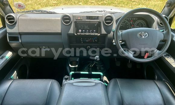 Buy Used Toyota Land Cruiser Blue Car in Ondangwa in Oshikoto Buy Used Toyota Land Cruiser Blue Car in Ondangwa in Oshikoto