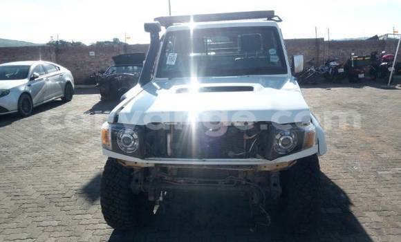Buy Used Toyota Land Cruiser White Car in Rehoboth in Hardap