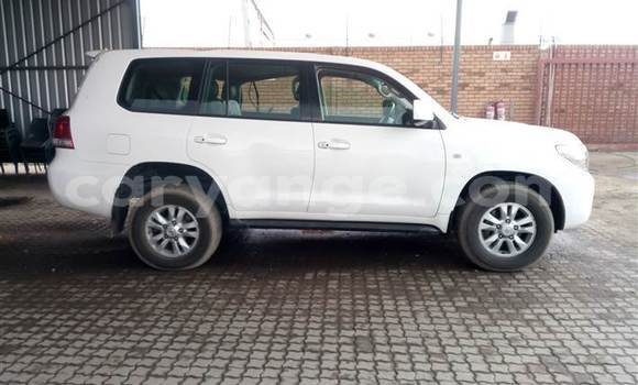Buy Used Toyota Land Cruiser Prado Silver Car in Windhoek in Namibia Buy Used Toyota Land Cruiser Prado Silver Car in Windhoek in Namibia