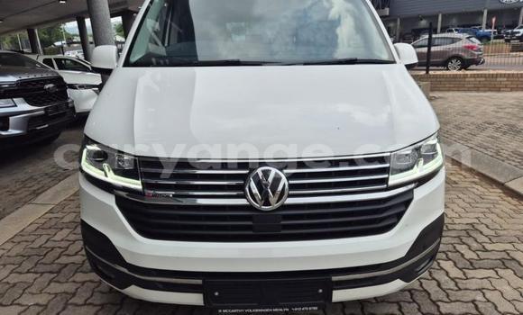 Buy Used Volkswagen Caravelle White Car in Gobabis in Omaheke