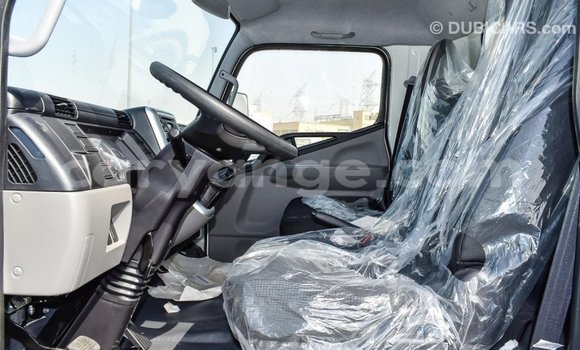 Acheter Import Voiture Mitsubishi Carisma Blanc à Import - Dubai, Namibie Acheter Import Voiture Mitsubishi Carisma Blanc à Import - Dubai, Namibie