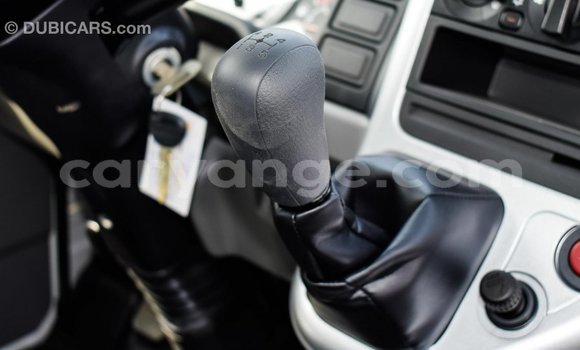 Acheter Import Voiture Mitsubishi Carisma Blanc à Import - Dubai, Namibie Acheter Import Voiture Mitsubishi Carisma Blanc à Import - Dubai, Namibie