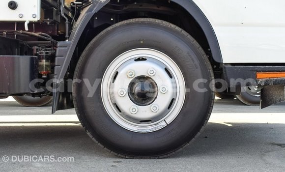 Acheter Import Voiture Mitsubishi Carisma Blanc à Import - Dubai, Namibie Acheter Import Voiture Mitsubishi Carisma Blanc à Import - Dubai, Namibie