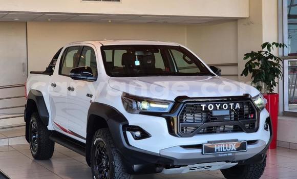 Acheter Occasion Voiture Toyota Hilux Blanc à Windhoek, Namibie Acheter Occasion Voiture Toyota Hilux Blanc à Windhoek, Namibie