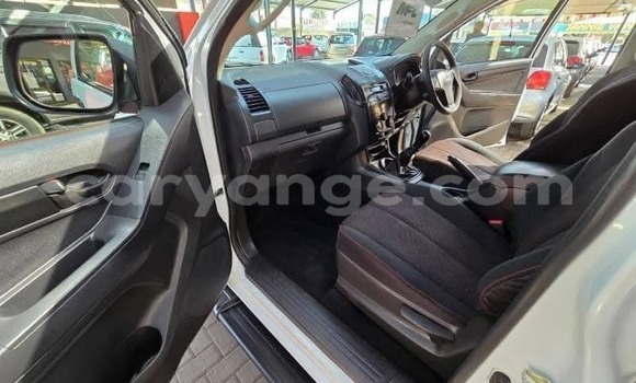 Acheter Occasion Voiture Isuzu D–MAX Blanc à Windhoek, Namibie Acheter Occasion Voiture Isuzu D–MAX Blanc à Windhoek, Namibie