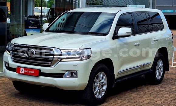 Buy Used Toyota Land Cruiser White Car in Windhoek in Namibia