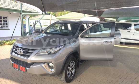 Acheter Occasion Voiture Toyota Fortuner Marron à Windhoek, Namibie Acheter Occasion Voiture Toyota Fortuner Marron à Windhoek, Namibie