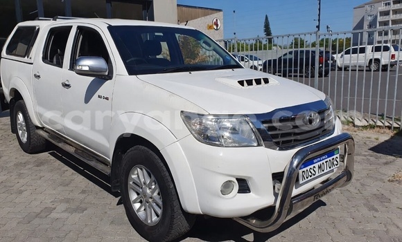 Buy Used Toyota Hilux White Car in Rehoboth in Hardap