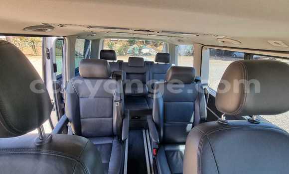 Acheter Occasion Voiture Volkswagen Caravelle Gris à Swakopmund, Namibie Acheter Occasion Voiture Volkswagen Caravelle Gris à Swakopmund, Namibie