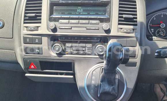 Acheter Occasion Voiture Volkswagen Caravelle Gris à Swakopmund, Namibie Acheter Occasion Voiture Volkswagen Caravelle Gris à Swakopmund, Namibie
