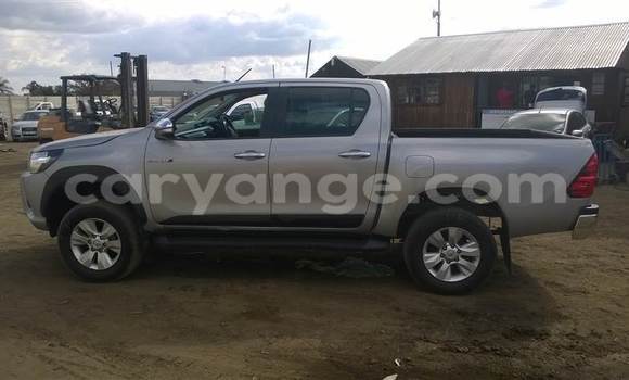 Acheter Occasion Voiture Toyota Hilux Gris à Oshakati, Namibie Acheter Occasion Voiture Toyota Hilux Gris à Oshakati, Namibie