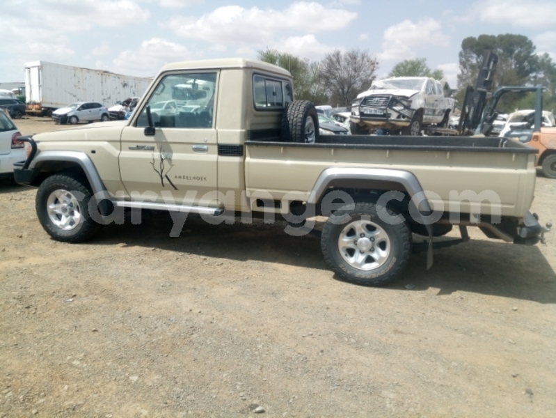 Big with watermark toyota land cruiser namibia windhoek 25342