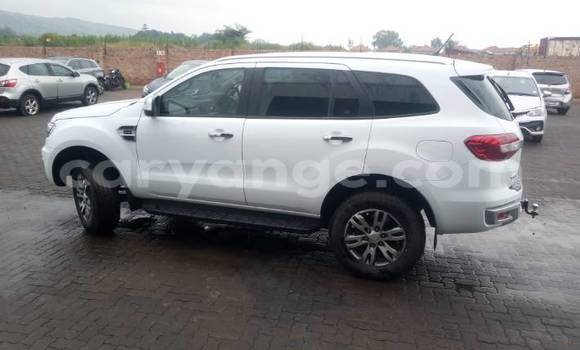 Acheter Occasion Voiture Ford Everest Blanc à Swakopmund, Namibie Acheter Occasion Voiture Ford Everest Blanc à Swakopmund, Namibie