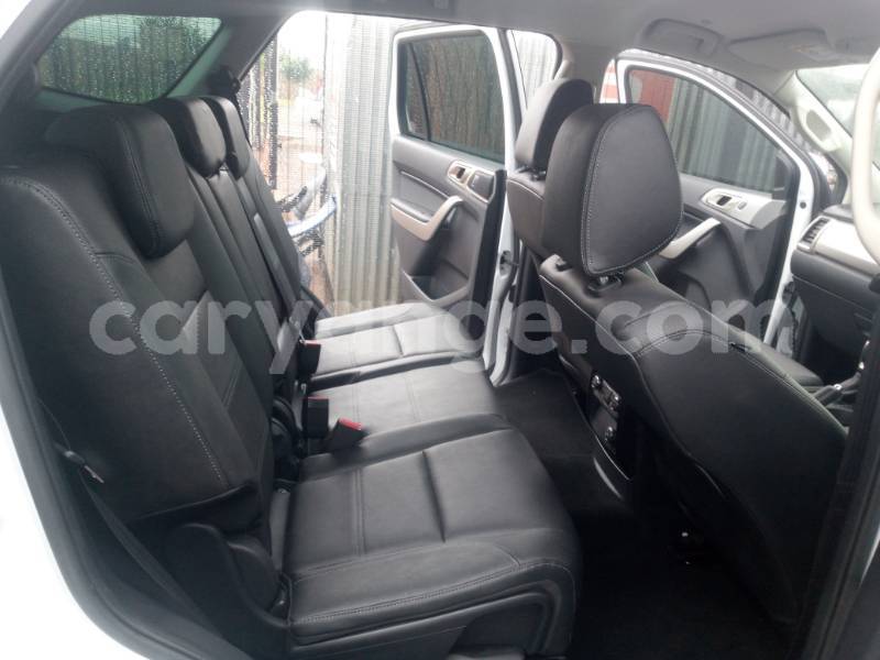 Big with watermark ford everest namibia swakopmund 25343