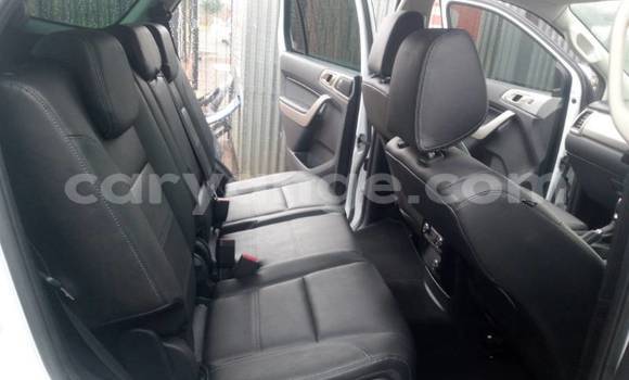 Acheter Occasion Voiture Ford Everest Blanc à Swakopmund, Namibie Acheter Occasion Voiture Ford Everest Blanc à Swakopmund, Namibie