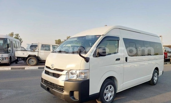 Buy Used Toyota Hi Ace White Car in Windhoek in Namibia