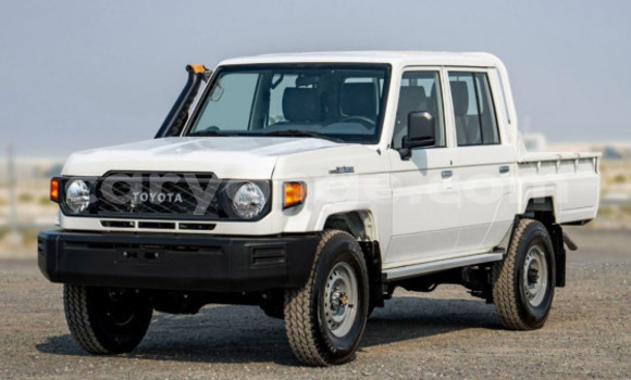 Buy Used Toyota Land Cruiser White Car in Windhoek in Namibia