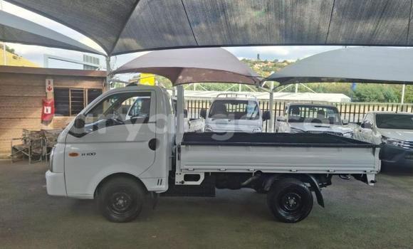 Buy Used Hyundai H200 White Car in Gobabis in Omaheke Buy Used Hyundai H200 White Car in Gobabis in Omaheke