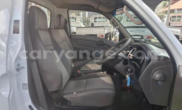 Buy Used Hyundai H200 White Car in Gobabis in Omaheke Buy Used Hyundai H200 White Car in Gobabis in Omaheke