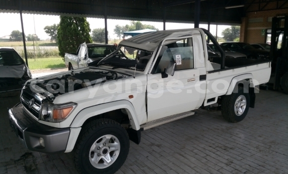 Buy Used Toyota Land Cruiser White Car in Windhoek in Namibia
