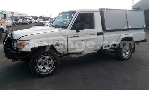 Buy Used Toyota Land Cruiser White Car in Swakopmund in Namibia