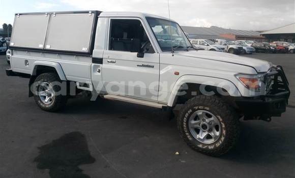 Buy Used Toyota Land Cruiser White Car in Swakopmund in Namibia Buy Used Toyota Land Cruiser White Car in Swakopmund in Namibia