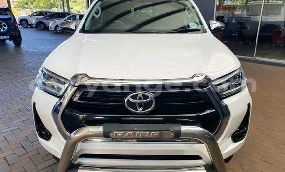 Buy Used Toyota Hilux White Car in Gobabis in Omaheke