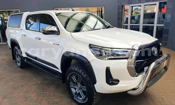 Buy Used Toyota Hilux White Car in Gobabis in Omaheke Buy Used Toyota Hilux White Car in Gobabis in Omaheke