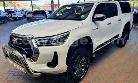 Buy Used Toyota Hilux White Car in Gobabis in Omaheke Buy Used Toyota Hilux White Car in Gobabis in Omaheke