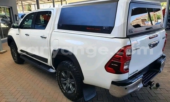 Buy Used Toyota Hilux White Car in Gobabis in Omaheke Buy Used Toyota Hilux White Car in Gobabis in Omaheke