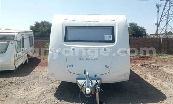 Acheter Occasion Utilitaire Ford E 150 Cargo Van Blanc à Windhoek, Namibie