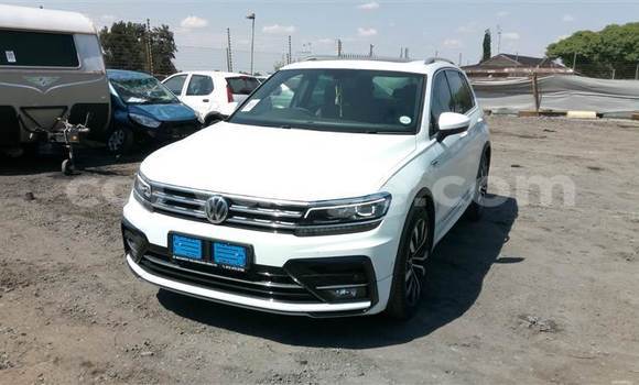 Buy Used Volkswagen Tiguan White Car in Swakopmund in Namibia