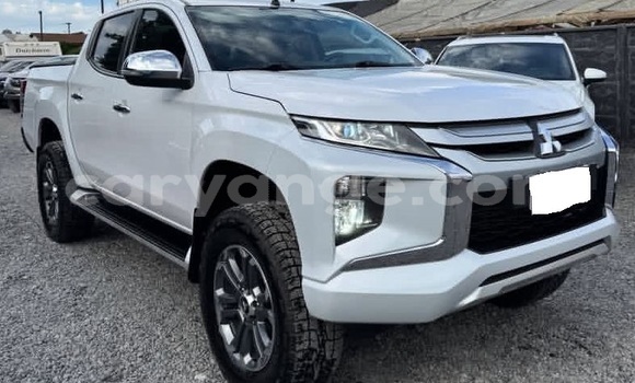 Acheter Occasion Voiture Mitsubishi L200 Blanc à Windhoek, Namibie
