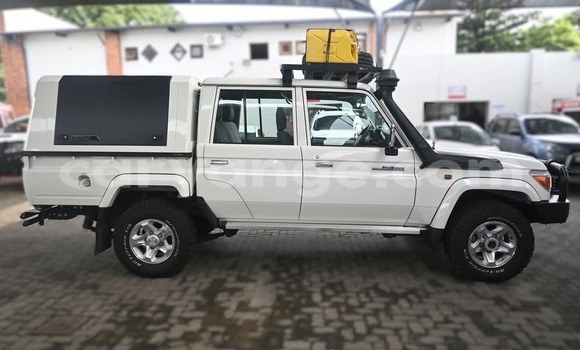 Buy Used Toyota Land Cruiser Silver Car in Windhoek in Namibia