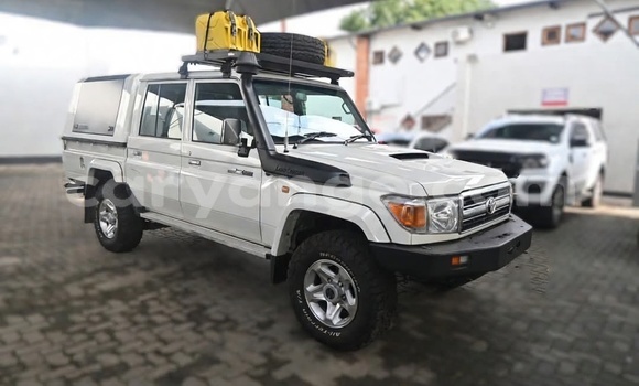 Buy Used Toyota Land Cruiser Silver Car in Windhoek in Namibia Buy Used Toyota Land Cruiser Silver Car in Windhoek in Namibia