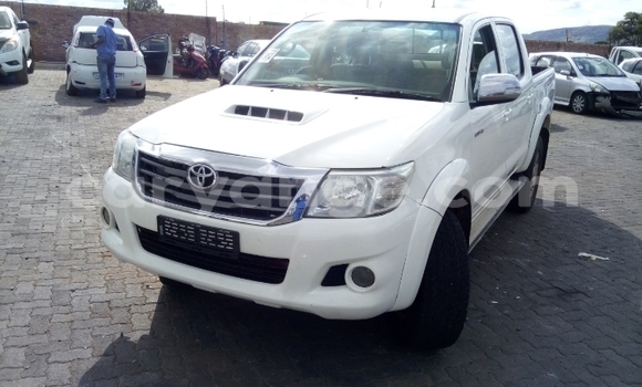 Buy Used Toyota Hilux White Car in Karibib in Erongo