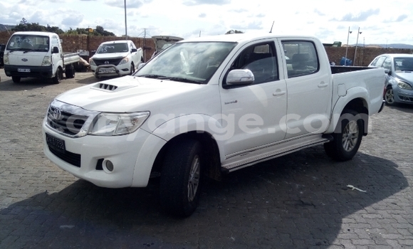 Buy Used Toyota Hilux White Car in Karibib in Erongo Buy Used Toyota Hilux White Car in Karibib in Erongo