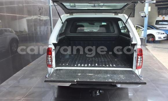 Acheter Occasion Voiture Nissan Navara Blanc à Gobabis, Omaheke Acheter Occasion Voiture Nissan Navara Blanc à Gobabis, Omaheke
