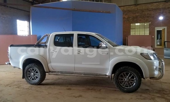 Buy Used Toyota Hilux White Car in Katima Mulilo in Caprivi