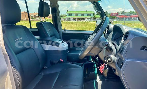Buy Used Toyota Land Cruiser Blue Car in Swakopmund in Namibia Buy Used Toyota Land Cruiser Blue Car in Swakopmund in Namibia