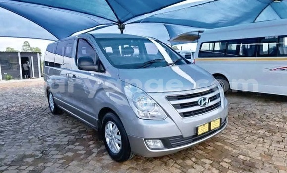Buy Used Hyundai H1 Silver Car in Gobabis in Omaheke