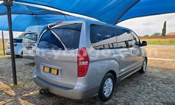 Buy Used Hyundai H1 Silver Car in Gobabis in Omaheke Buy Used Hyundai H1 Silver Car in Gobabis in Omaheke
