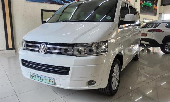 Buy Used Volkswagen Caravelle White Car in Gobabis in Omaheke