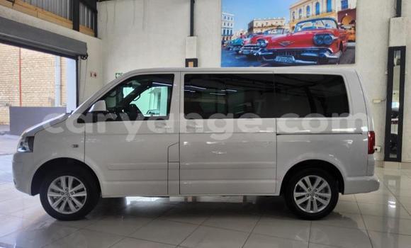 Buy Used Volkswagen Caravelle White Car in Gobabis in Omaheke Buy Used Volkswagen Caravelle White Car in Gobabis in Omaheke