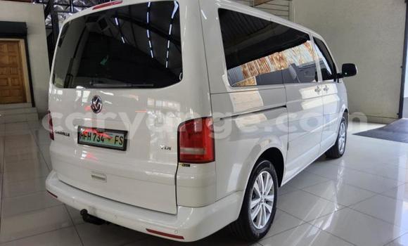 Buy Used Volkswagen Caravelle White Car in Gobabis in Omaheke Buy Used Volkswagen Caravelle White Car in Gobabis in Omaheke