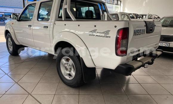 Buy Used Nissan NP 300 White Car in Gobabis in Omaheke Buy Used Nissan NP 300 White Car in Gobabis in Omaheke