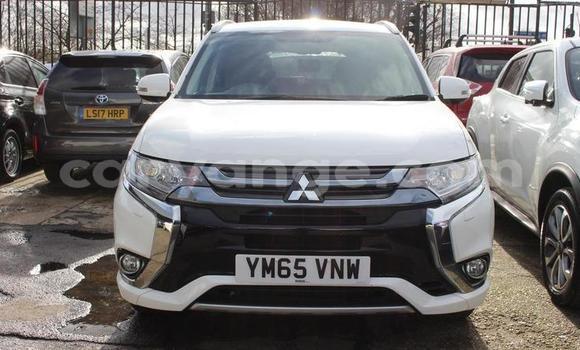 Acheter Occasion Voiture Mitsubishi Outlander Blanc à Warmbad, Karas Acheter Occasion Voiture Mitsubishi Outlander Blanc à Warmbad, Karas