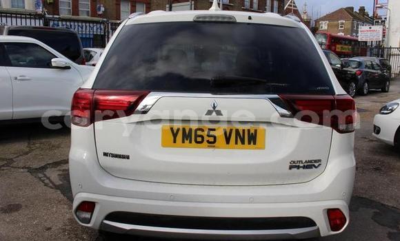 Acheter Occasion Voiture Mitsubishi Outlander Blanc à Warmbad, Karas Acheter Occasion Voiture Mitsubishi Outlander Blanc à Warmbad, Karas
