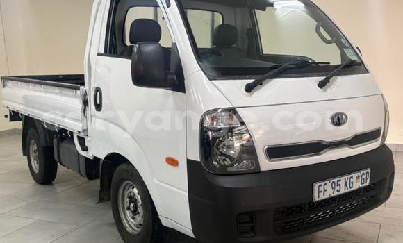 Buy Used Kia K7 White Car in Gobabis in Omaheke Buy Used Kia K7 White Car in Gobabis in Omaheke
