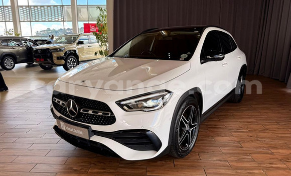 Buy Used Mercedes-Benz GLA-klasse White Car in Gobabis in Omaheke